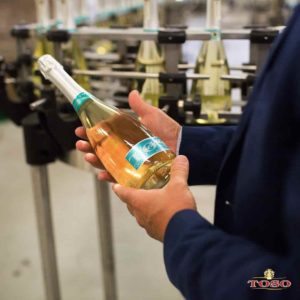 Проверка качества на линии разлива Asti Toso Secco DOCG